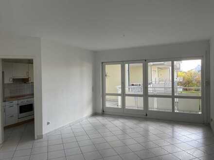 Exklusive, vollständig renovierte 3-Zimmer-Wohnung mit Balkon in Langen