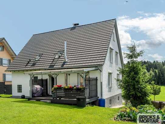 Sonniges, geräumiges Einfamilienhaus mit
 Garten und Terrasse