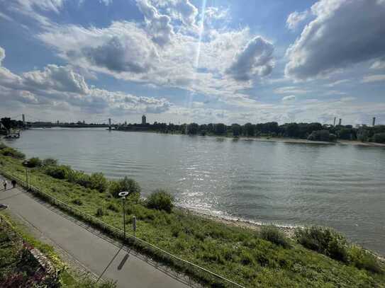 Beste Aussicht(en): Helle und moderne Wohnung mit Dom- und Rheinblick*Parkett*Balkon*Einbauküche*