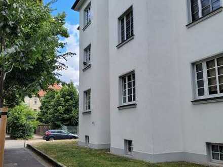 Bezugsfreie Wohnung mit verglastem Balkon