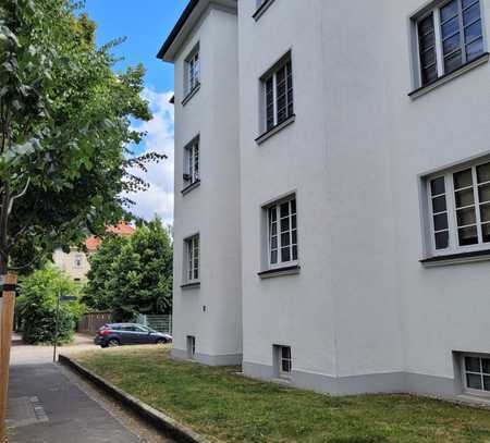 Bezugsfreie Wohnung mit verglastem Balkon