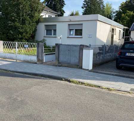 Bungalow mit Doppelgarage in Offenbach am Main Rumpenheim