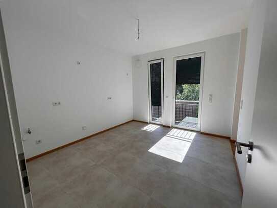 Tolle 2 Zi-Whg, ab sofort, Erstbezug! Balkon, Stellplatz, S-Bahn Fussläufig ca 10 min