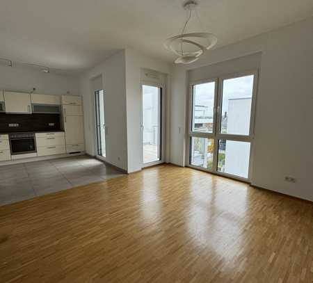 Sanierte 2-Zimmer-Terrassenwohnung mit Balkon und Einbauküche in Mainz