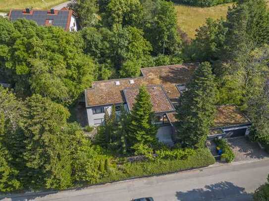 Architektonisches Meisterwerk - 
Arztvilla mit Innenpool in bester Wohnlage - 
Nähe der Klinik in