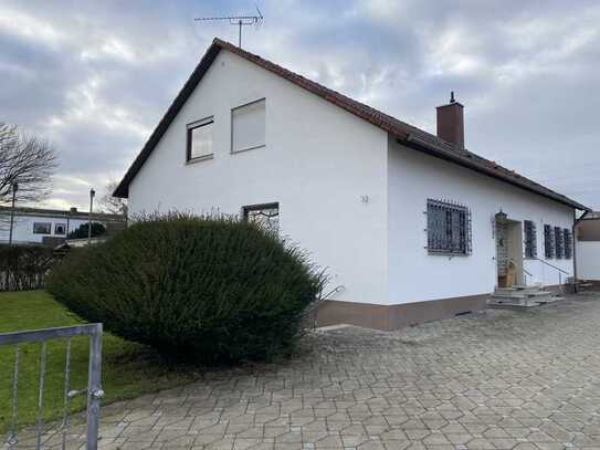 Einfamilienhaus mit 230 qm für 6er WG Neugründung Zimmergrössen 12qm-19qm