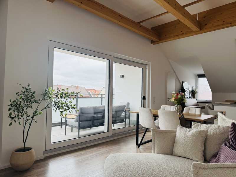                                                              Sonnige DG-Wohnung mit Loftcharakter                                                       in Lechhausen (Augsburg)
