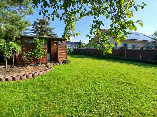 Wohnbaugrundstück im Grünen mit Gartenlaube