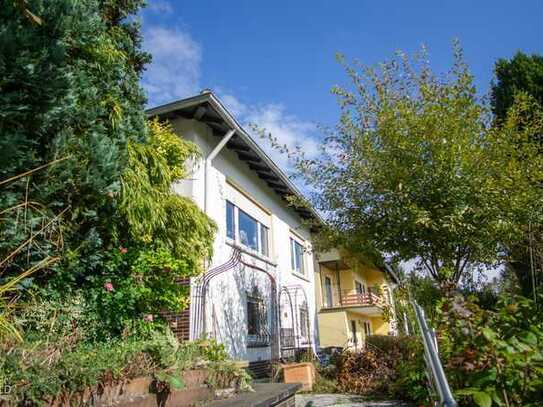 Leben im idyllischen Weinbach – Ihr Traum vom Eigenheim. Winkelbungalow aus den 70er Jahren