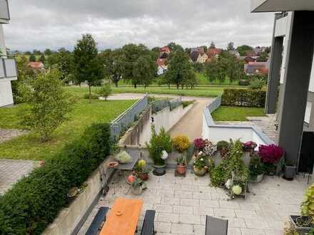 Zentrale, großzügige 2-Zimmer-Wohnung mit Südwestterrasse mit Blick auf Weckrieden