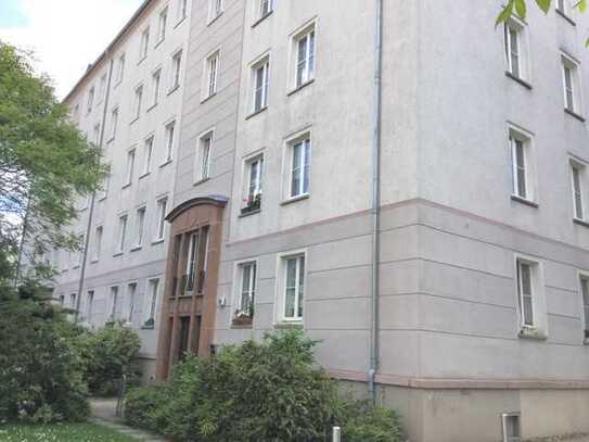 Striesen: helle 3-Zimmerwohnung in durchgrünter Wohnanlage