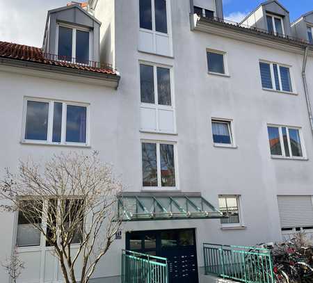 Helle, ruhige 1 - Zimmer Wohnung mit West-Balkon und EBK in Höhenkirchen-Siegertsbrunn