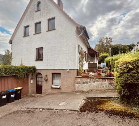 Mehrfamilienhaus in Bodenwerder mit ca. 1043m² Waldstück und Blick auf die Weser für den Handwerker