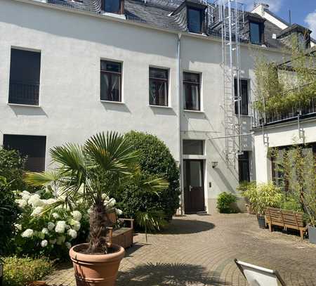 modernisierte Maisonette-Wohnung mit Balkon ins Grüne