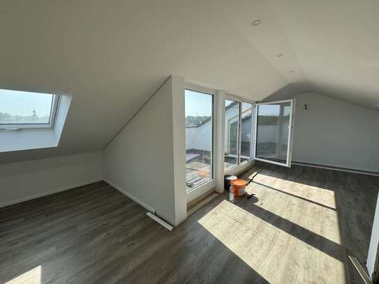 Penthouse-Maisonette Wohnung mit Einbauküche, Balkon und privater Loggia