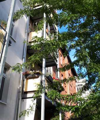 *MODERNe & HELLe Wohnung mit PFIFFigem Grundriss und kleiner Galerie, Südbalkon, EBK, Bhf 10 Minuten