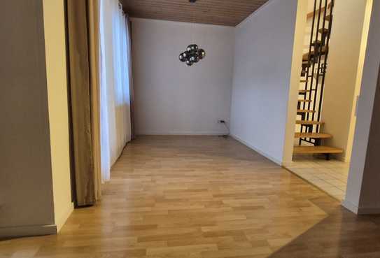 Modernisierte 3-Zimmer Maisonette Wohnung mit Balkon und Einbauküche in Uhingen