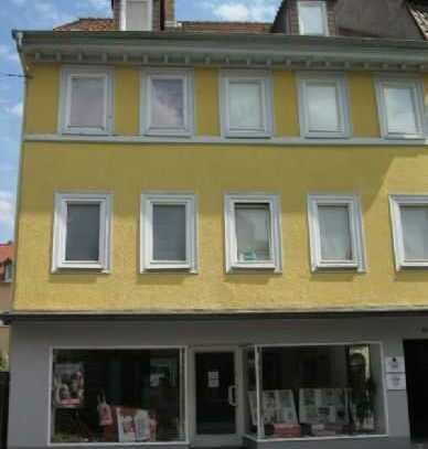 Einzelhandelsflächen/Büro
Innenstadtlage ca. 120 m², Schaufensterfront!