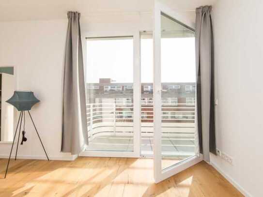 Double bedroom, with balcony, in 3-bedroom apartment