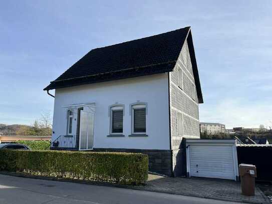 Einfamilienhaus mit großem Grundstück und Garage in zentraler Lage von Bergneustadt!