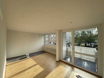 Gut geschnittene drei Zimmer Wohnung mit Balkon