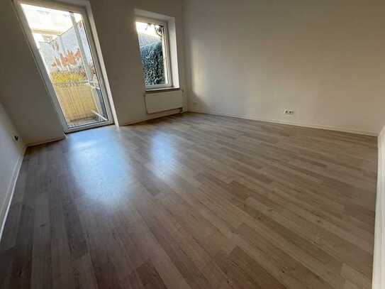 TOP 2-Zi.-Whg. / mit Balkon / moderner Bodenbelag