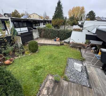 Gepflegtes Reihenmittelhaus mit EBK, Terrasse und Garten sowie Einzelgarage in 71139 Ehningen