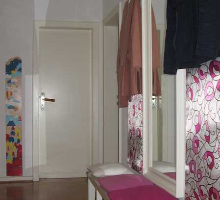 Schöne drei Zimmer Wohnung mit Altbau-Charme in Bonn