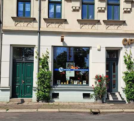 Schöne 2-Raumwohnung mit Wohnküche, Bad mit Fenster und großem Balkon ab sofort zu vermieten