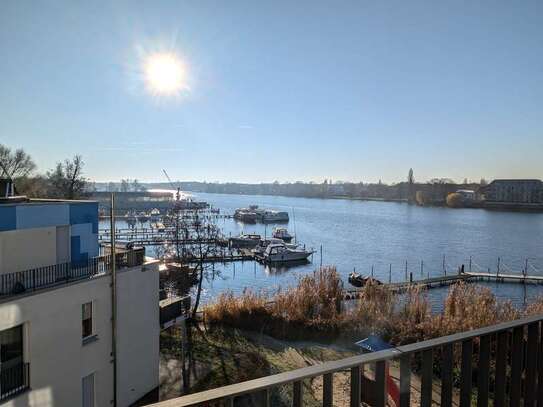 1. Reihe, grandioser Wasserblick aus 3 Zimmern, großer Eck-Balkon