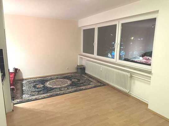 Mitten in der City von Essen - Kleines Single-Appartment neu zu vermieten!