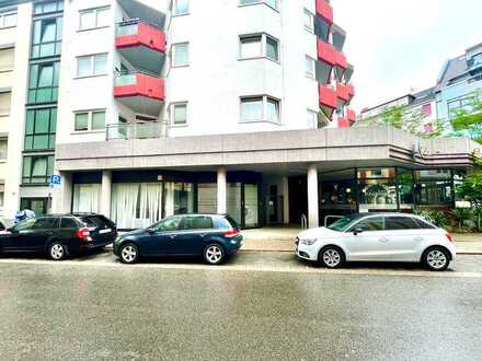 Büroräumlichkeiten mit großer Glasfront