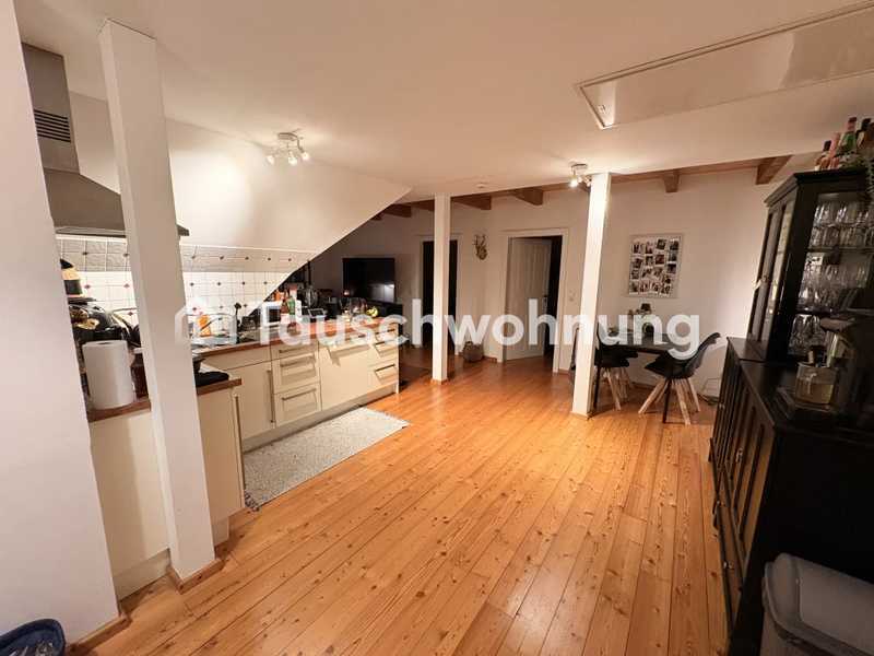 Tauschwohnung: 2 Zimmer Wohnung mit Holzdielen und Balkenlage