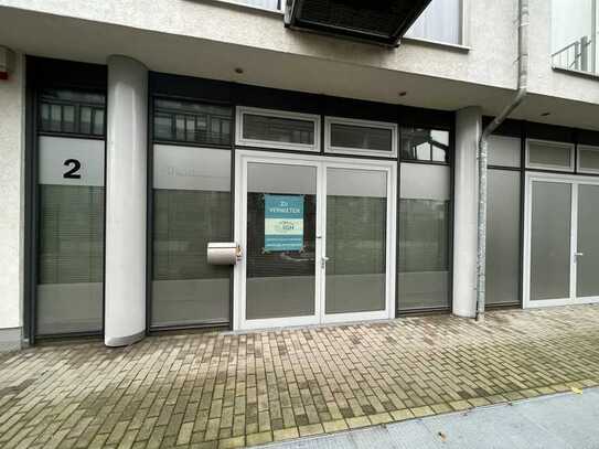 WOHNUNG und/oder BÜRO/PRAXIS - beides ist möglich auf 180m² im Erdgeschoss mit 2 Stellplätzen