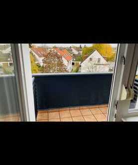 Geschmackvolle 2-Raum-Maisonette-Wohnung mit Balkon und Einbauküche in Dreieich
