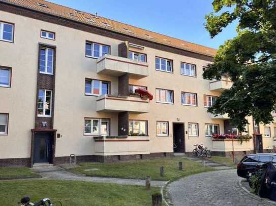 Sofort einziehen! Helle & geräumige Wohnung mit EBK und Balkon