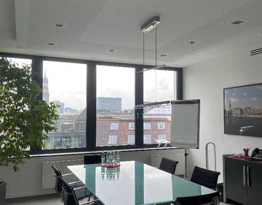 Penthouse-Office mit Dachterrasse mieten! Blick auf Elphi und den Michel.