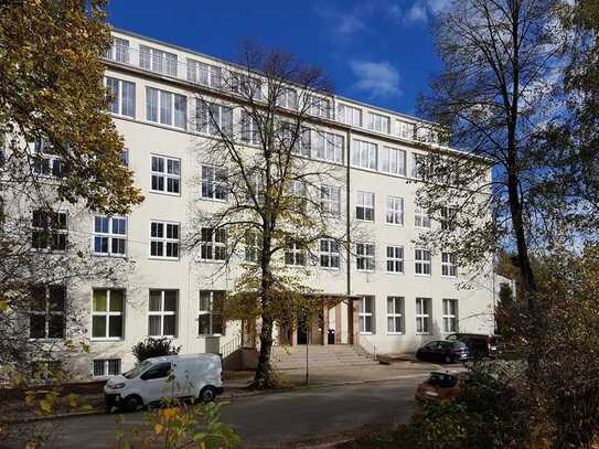 Einzelbüro im ehemaligen Spinnereimaschinenbau