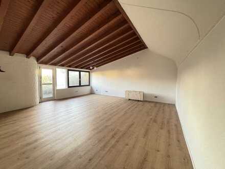 Modernisierte 1-Raum-Wohnung mit EBK und Terrasse in Gummersbach