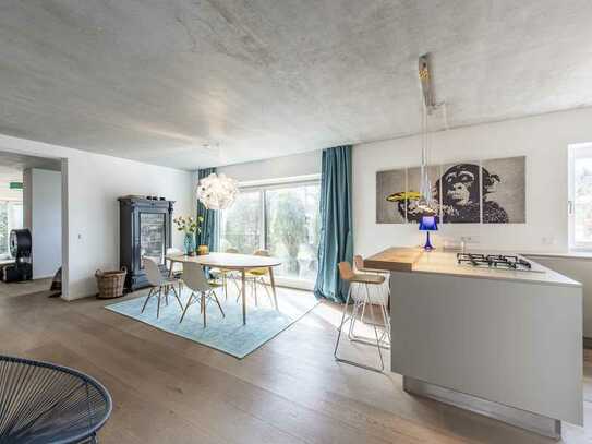 Wertigkeit und Design: Saniertes Penthouse mit Einliegerwohnung u. sonniger Dachterrasse in Solln