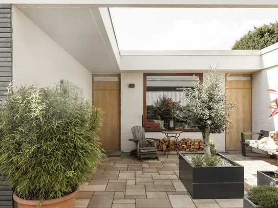 Kernsanierter 60's Architekten-Bungalow mit bodentiefen Glasfronten, Naturgarten und Designerküche