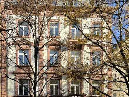 Westend: Klassische 3-Zimmerwohnung mit Terrasse im Stilaltbau