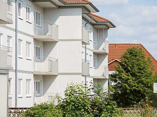 Schöne DG-Wohnung mit Balkon, Küche, Garage, Laminat