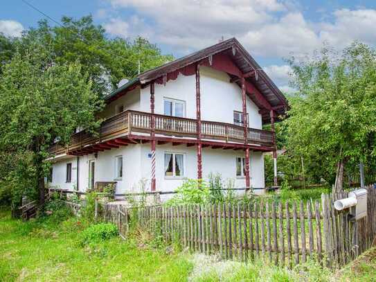 Gelegenheit! Sanierungsbedürftiges Mehrgenerationenhaus in ländlicher Weilerlage Nähe Egmating