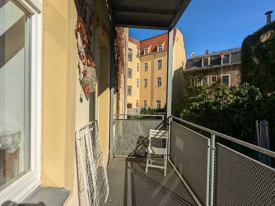 Freundliche 3-Zimmer-Hochparterre-Wohnung mit Balkon und EBK in Dresden