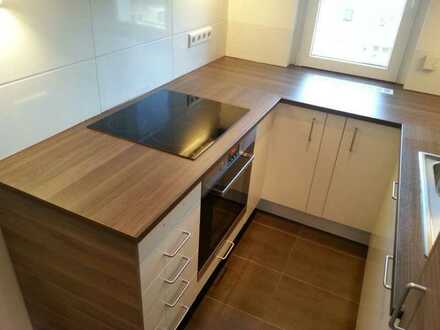 Preiswerte, vollständig renovierte 2-Zimmer-Wohnung mit Einbauküche in Lichtenstein