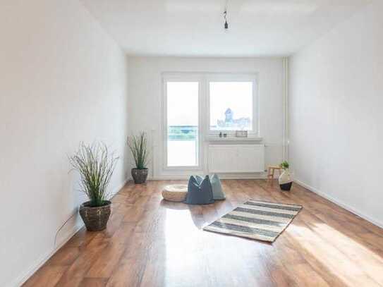 Modernisierte 4-Raum-Erdgeschosswohnung mit Balkon