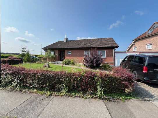 Freistehendes Haus mit Einliegerwohnung in Hackenberg