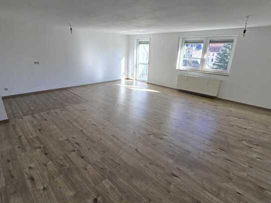 + + + 2,0-Zimmerwohnung mit riesigem Wohnzimmer und Balkon + + +