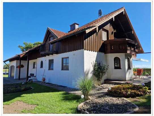 Zweifamilienhaus mit Doppelgarage, auf herrlich großem Grundstück (2.300 m²)